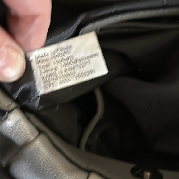 Simply Vera by Vera Wang gray faux leather purse with chain detail - Picture 5 of 6